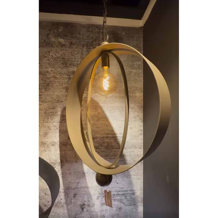 LB047/1+1R. De lamp heeft twee lichtpunten. Bovenin kan een sfeervolle Segula led lamp