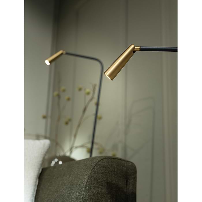 05-VL8380-3004. Moderne vloerlamp met spot zwart/goud. Geïntegreerd LED. Serie Barry - ETH. Deze spot vloerlamp is dimbaar in drie standen. In de Barry serie van ETH bevinden zich ook plafondspots met 1