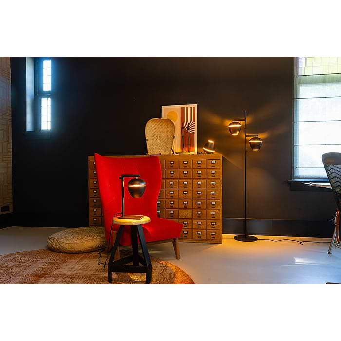 vloerlampen en een plafondlamp. Zoek op onze website op 'Claire'.
