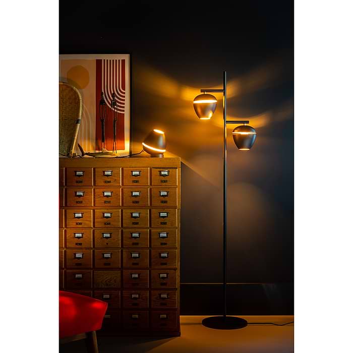 binnenzijde messing - ETH. De lamp is dimbaar via een externe wanddimmer. In de serie Claire zitten ook andere hanglampen