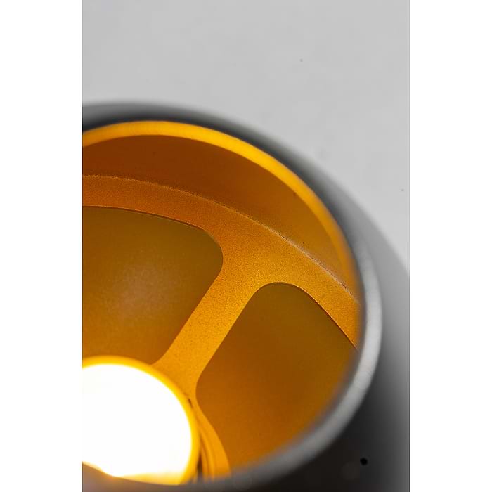 een plafondlamp en vloerlampen. Zoek op onze website op 'Claire'.