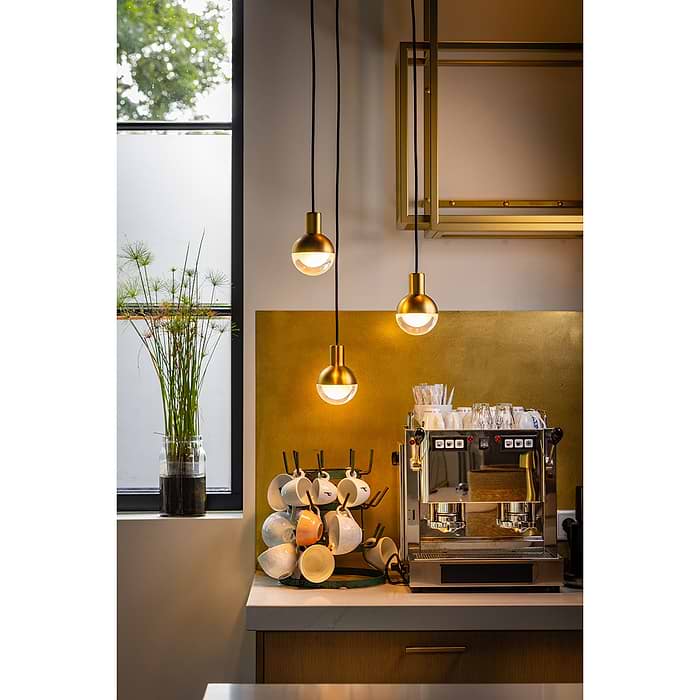 bol van mat glas - ETH. Een sierlijke serie Drop van het merk ETH. Er past een LED GU10 lampje in de bol. Binnen de serie Drop bevinden zich hanglampen