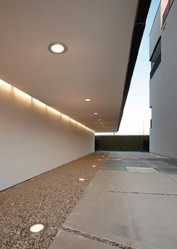 Artimide buitenverlichting, plafonniers en spots voor buiten. Projectverlichting voor bedrijven, kantoren, winkels, schepen, horeca, ontvangstruimtes, etc. Grote collectie projectverlichting bij Webo.