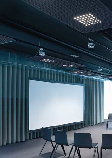 Projectverlichting, akoestiek verbeteren met een lamp. Deze akoestische lamp is van Artimide en leverbaar in verschillende kleuren en vormen. Verlichtingsarmaturen en lampen voor kantoren, schepen, winkels, horeca, musea, etc. Webo adviseert al meer dan 60 jaar architecten, bedrijven en instellingen bij de inrichting van zakelijke ruimtes.