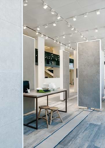 Artimide railverlichting. Projectverlichting voor bedrijven, kantoren, winkels, schepen, horeca gelegenheden, vergaderzalen, ontvangstruimtes, praktijkruimtes en meer. Moderne lampen, klassiek verlichting, design lampen, exclusieve verlichtingsarmaturen, basis verlichting voor woonkamer, keuken, badkamer, slaapkamer en hal. Buitenverlichting etc. Bij Webo Verlichting in Beuningen bij Nijmegen, vindt u duizenden lampen. Alle smaken en stijlen zijn vertegenwoordigd. Webo vertegenwoordigt in Nederland meer dan 60 verlichtingsmerken, lampen merken en lampen ontwerpers. In de grootste verlichtingsshowroom van Nederland helpen verlichtingsexperts u graag. U kunt een klein gedeelte van onze lampen online kopen in onze verichtingswebshop. Bezoek onze verlichtingszaak.