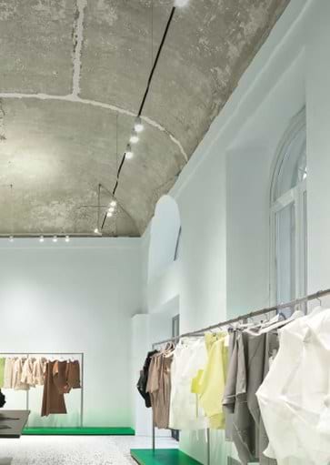 Artimide railverlichting. Projectverlichting voor bedrijven, kantoren, winkels, schepen, horeca gelegenheden, vergaderzalen, ontvangstruimtes, praktijkruimtes en meer. Moderne lampen, klassiek verlichting, design lampen, exclusieve verlichtingsarmaturen, basis verlichting voor woonkamer, keuken, badkamer, slaapkamer en hal. Buitenverlichting etc. Bij Webo Verlichting in Beuningen bij Nijmegen, vindt u duizenden lampen. Alle smaken en stijlen zijn vertegenwoordigd. Webo vertegenwoordigt in Nederland meer dan 60 verlichtingsmerken, lampen merken en lampen ontwerpers. In de grootste verlichtingsshowroom van Nederland helpen verlichtingsexperts u graag. U kunt een klein gedeelte van onze lampen online kopen in onze verichtingswebshop. Bezoek onze verlichtingszaak.