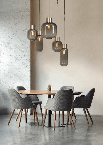 Modern klassieke hanglamp, glas, verschillende hoogtes, design, exclusieve verlichting. Design hanglamp van Masterlight. Masterlight verlichting vindt u bij Webo Verlichting in Nijmegen bij Beuningen. Dealer van alle Masterlight lampen. Koop online of bezoek de grootste verlichtingsshowroom van Nederland voor lampen inspiratie, verlichtingsadvies of een lichtplan.