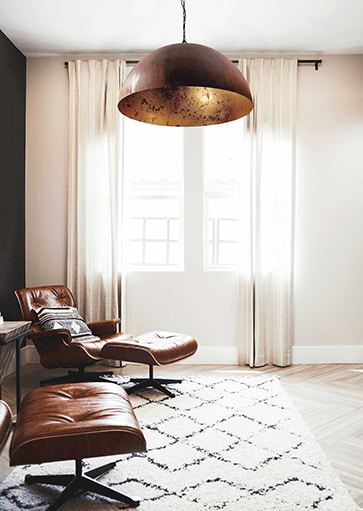 Moderne hanglamp eettafel. Te koop bij Webo Verlichting in Beuningen bij Nijmegen. Masterlight kent een grote lampen collectie met klassieke lampen, moderne design lampen en industrielampen. Lampen in allerlei vormen, maten en kleuren. Hanglampen, eettafel lampen en vloerlampen. Masterlight verlichting vindt u bij Webo Verlichting in Nijmegen bij Beuningen. Dealer van alle Masterlight lampen. Koop online of bezoek de grootste verlichtingsshowroom van Nederland voor lampen inspiratie, verlichtingsadvies of een lichtplan.