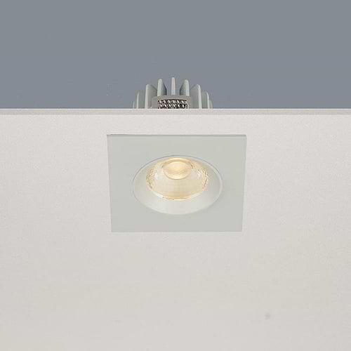 Inbouwspot badkamer en beschutte plaatsen buiten - dimbaar LED - DL - wit vierkant dimbaar vast 8W IP44 2700K 36º - serie VENICE - ART DELIGHT. Deze badkamerspot is exclusief de benodigde driver. Deze driver kunt u direct in onze webshop erbij bestellen: Driver Tridonic 10w Dimbaar - artikelnummer 87500273. U heeft 1 driver per spot nodig. - DL 2508 WH