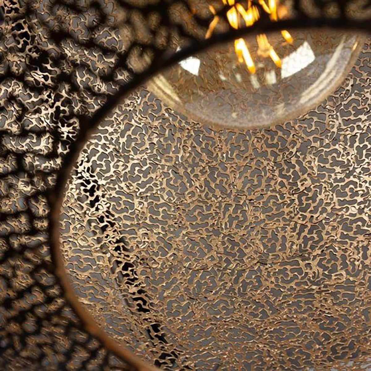 Detail van hanglamp Oronero zwart van het merk FREELIGHT. Artikelnummer H1060Z