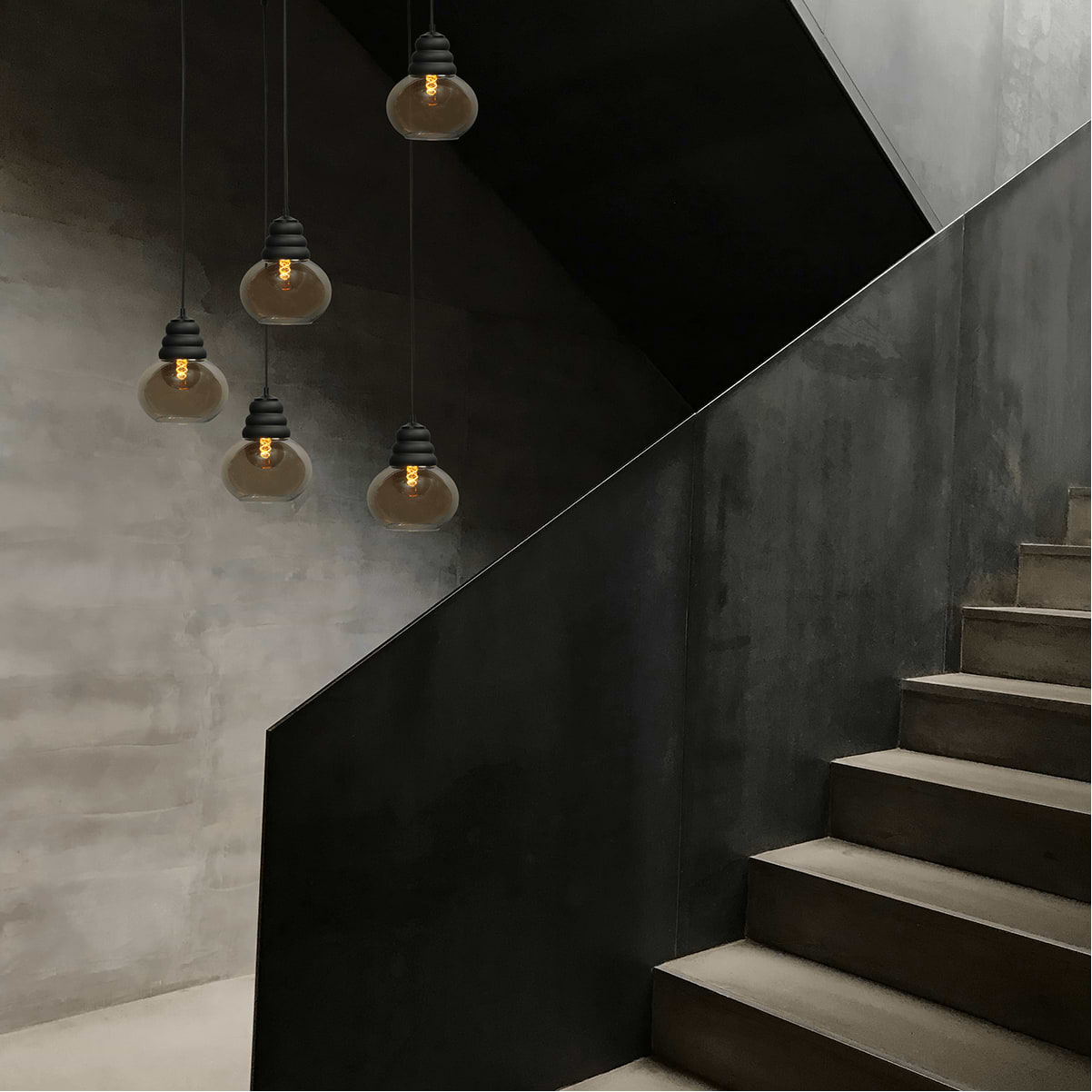 Hanglamp Opaco 5-lichts mat zwart base Ø50cm 5x glas smoke Ø21x24cm - MASTERLIGHT