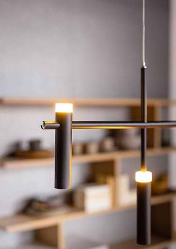 05-HL4242-30. Moderne design hanglamp voor boven eettafel. LED, mat zwart. Modern design, vijf lichtpunten. 05-HL4242-30. ETH, Expo Trading Holland, Webo Verlichting Showroom lampen online, lampen inspiratie Beuningen bij Nijmegen.