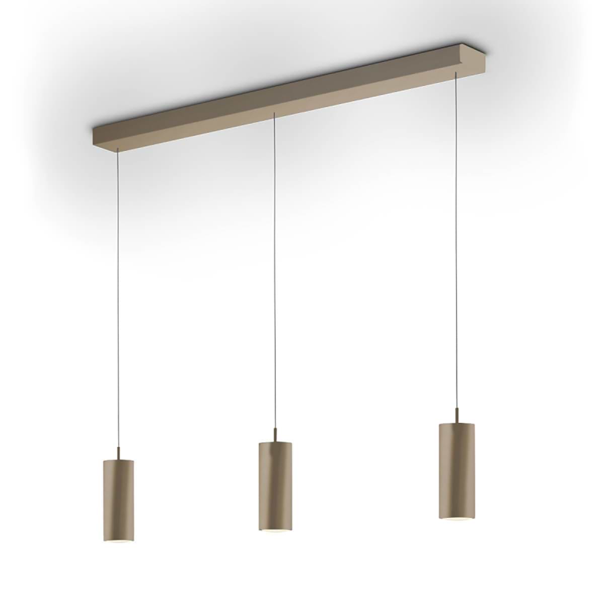 Moderne design hanglamp, 51.511.34, van de Duitse fabrikant Knapstein. Alle lampen van Knapstein zijn van zeer degelijke kwaliteit. Voor meer opties uit de serie: HELLI-3, kunt u de zoekfunctie gebruiken op onze site. Dan ziet u welke andere opties er binnen de serie zijn. Kleur: brons. Aantal lichtpunten: 6. Lichtbron: inclusief. Lichtregeling: - directe/indirecte verlichting, - boven- en onderverlichting kunnen afzonderlijk worden geschakeld en gedimd via 2 x gebarenbediening, - synchronisatiefunctie om de lichtintensiteit per lamplichaam gelijk te maken, - geheugenfunctie. Traploze hoogteverstelling in een bereik van ca. 750 - 2.300 mm. Hoekverstelling mogelijk dankzij individuele liftvering. Plafondbaldakijn met magnetische houder . Geen zichtbare schroeven in de plafondkap vanwege de magnetische houder.