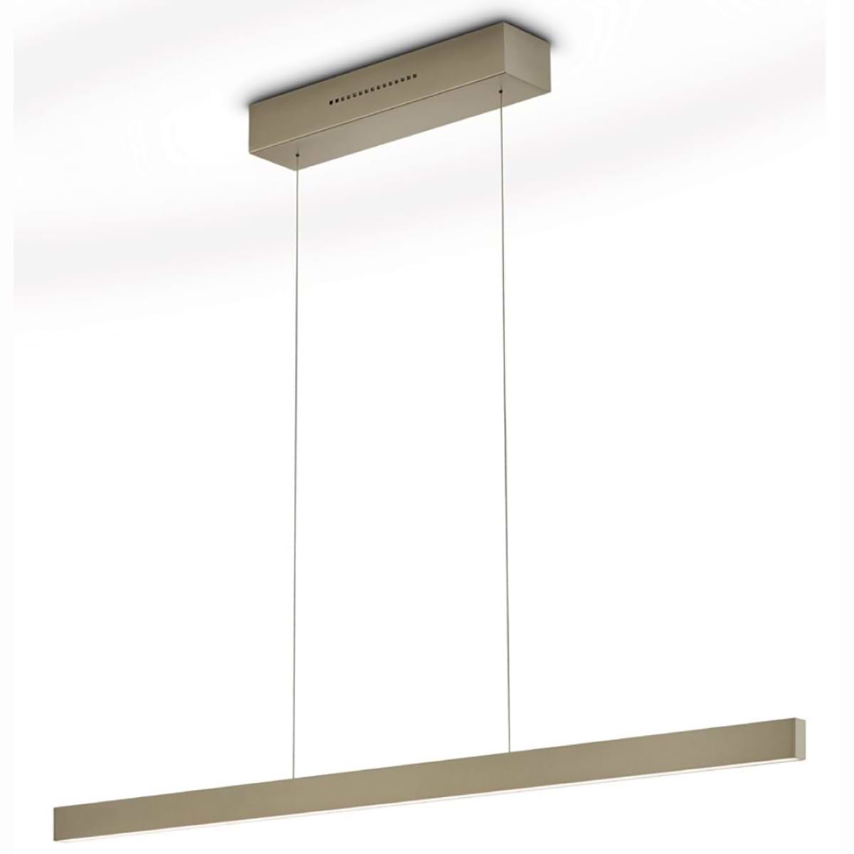 Moderne smalle design hanglamp, 51.514.34, van de Duitse fabrikant Knapstein. Alle lampen van Knapstein zijn van zeer degelijke kwaliteit. Voor meer opties uit de serie: LINDA-192, kunt u de zoekfunctie gebruiken op onze site. Dan ziet u welke andere opties er binnen de serie zijn. Kleur: brons. Aantal lichtpunten: 1. Lichtbron: inclusief. Breedte in mm: 75. Lengte/diepte in mm: 1920. Dynamische witcontrole: - directe/indirecte verlichting , boven- en onderverlichting kunnen afzonderlijk worden geschakeld en gedimd via 2 x gebarenbediening, - lichtkleur van boven- en onderlicht afzonderlijk via 2 x gebarenbediening, -instelbaar tussen 2.200 - 3.000 Kelvin, - geheugenfunctie. Traploze hoogteverstelling binnen een bereik van ca. 1.000 mm. Hoekverstelling mogelijk dankzij individuele liftvering. Plafondbaldakijn met magnetische houder. Geen zichtbare schroeven in de plafondkap vanwege de magnetische houder.