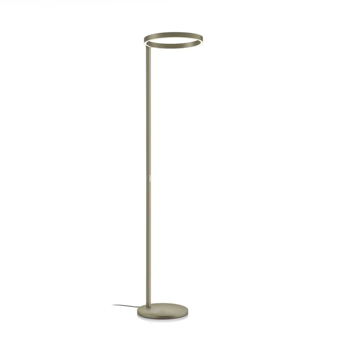 Moderne vloerlamp, leeslamp, 41.983.34, van de Duitse fabrikant Knapstein. Direct en indirect licht. Het boven en het onder licht is apart, met twee gebarenbedieningen, in te stellen. De ringreflektor is kiepbaar. Geheugenfunctie. Alle lampen van Knapstein zijn van zeer degelijke kwaliteit. Voor meer opties uit de serie: LANA, kunt u de zoekfunctie gebruiken op onze site. Dan ziet u welke andere opties er binnen de serie zijn. Kleur: brons. Aantal lichtpunten: 2. Lichtbron: inclusief. Breedte in mm: 400. Lengte/diepte in mm: 530.