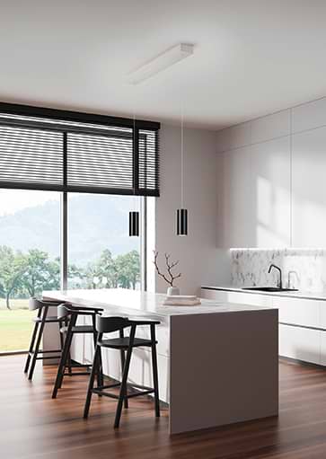 Moderne design hanglamp, 51.506.07 , van de Duitse fabrikant Knapstein. Direct en indirect licht. Boven en onder licht apart van elkaar in en uit te schakelen en te dimmen met twee gebaarbedieningen. Synchronisatiefunctie om lichtsterkte per bron gelijk te stellen. Geheugenfunctie. Traploos in hoogte verstelbaar van 750 tot 2300 mm. Geen zichtbare schroeven op de plafondplaat. Alle lampen van Knapstein zijn van zeer degelijke kwaliteit. Voor meer opties uit de serie: HELLI-2, kunt u de zoekfunctie gebruiken op onze site. Dan ziet u welke andere opties er binnen de serie zijn. Kleur: zwart. Aantal lichtpunten: 4. Lichtbron: inclusief. Breedte in mm: 95. Lengte/diepte in mm: 700.