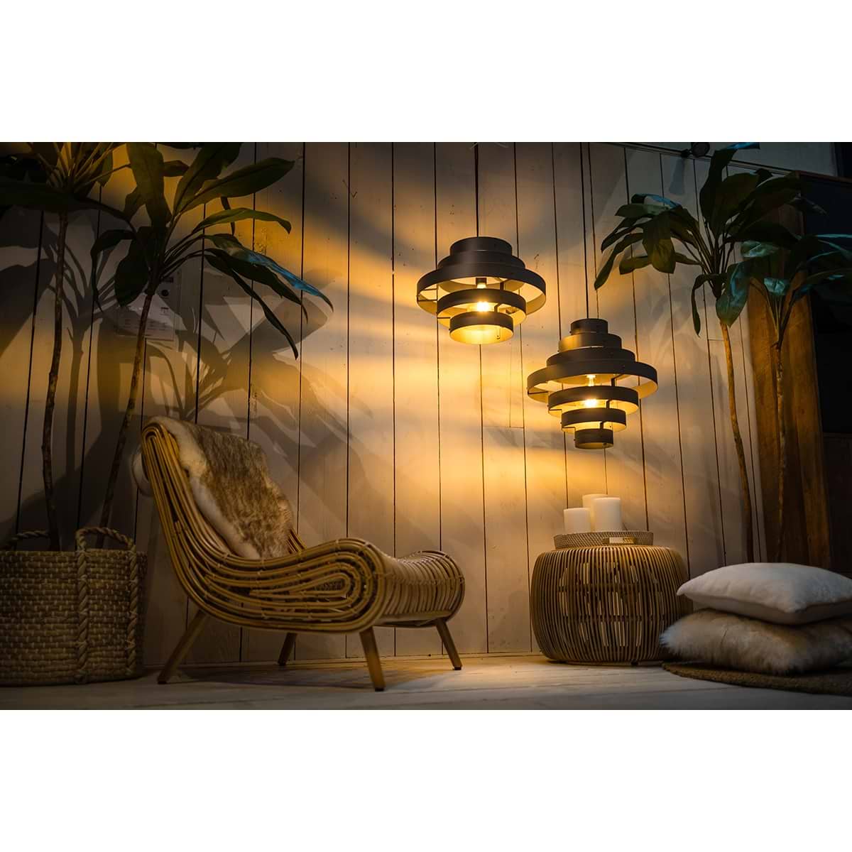 Moderne zwarte sfeervolle hanglamp. LED, mat zwart. Modern design. 05-HL4357-30. ETH, Expo Trading Holland, Webo Verlichting Showroom lampen online, lampen inspiratie Beuningen bij Nijmegen.
