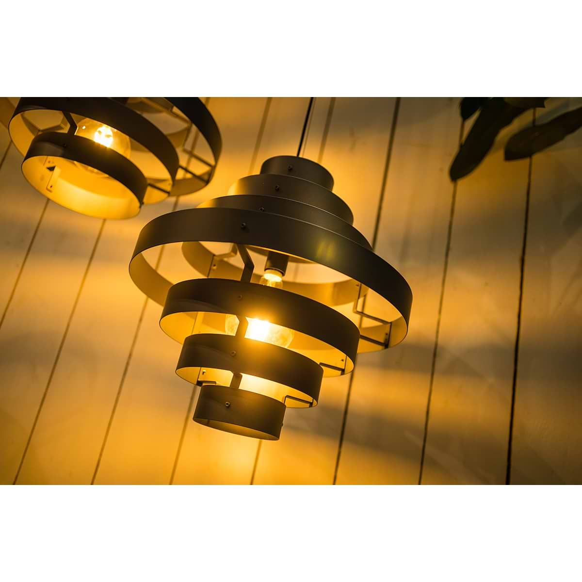 05-HL4358-30. Moderne zwarte sfeervolle hanglamp. LED, mat zwart. Modern design. 05-HL4358-30. ETH, Expo Trading Holland, Webo Verlichting Showroom lampen online, lampen inspiratie Beuningen bij Nijmegen.