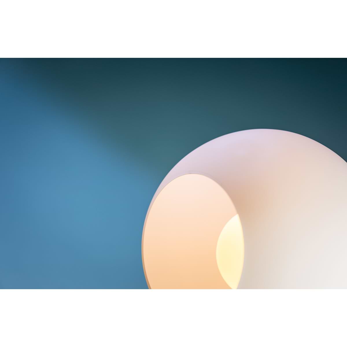 Bijzonder tafellampje met witte lichtbol. 05-TL3362-3067. ETH, Expo Trading Holland, Webo Verlichting Showroom lampen online, lampen inspiratie Beuningen bij Nijmegen.