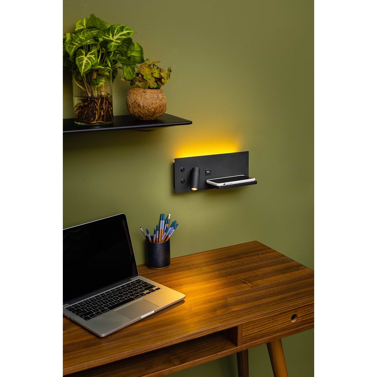 05-WL1343-31. Moderne wandlamp Nighty met draadloze oplader, zwart, lengte 30 cm. ETH, Expo Trading Holland, Webo Verlichting Showroom lampen online, lampen inspiratie Beuningen bij Nijmegen.