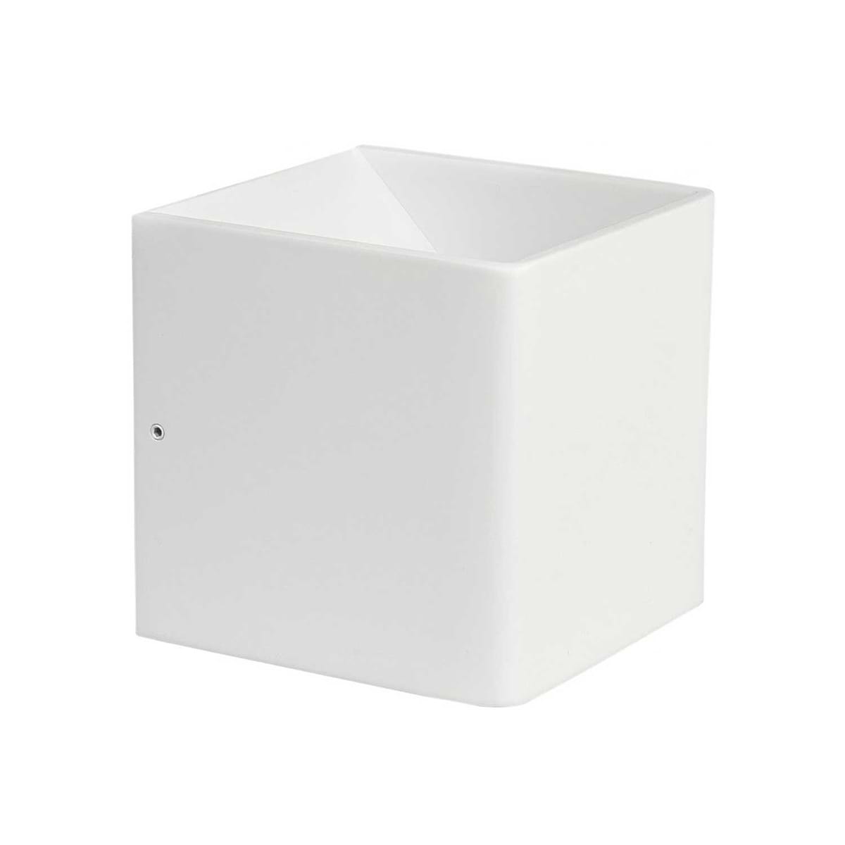 Wandlamp Stretto is een strakke moderne wandlamp met een mat zwarte buitenzijde en een mat goude binnenzijde -  De lamp is gemaakt van aluminum en schijnt naar boven en naar beneden - up/down verlichting -  Dit geeft een prachtig effect op een muur -  De lamp heeft een geïntegreerde LED lichtbron - 6 Watt - 540 Lumen en 2700 Kelvin -  Deze moderne wandlamp is vierkant - 10 cm lang - 10 cm hoog en 10 cm breed -  Deze wand lamp uit de Stretto serie van High Light is dimbaar met een externe wanddimmer (exclusief) -  W3625 - 38
