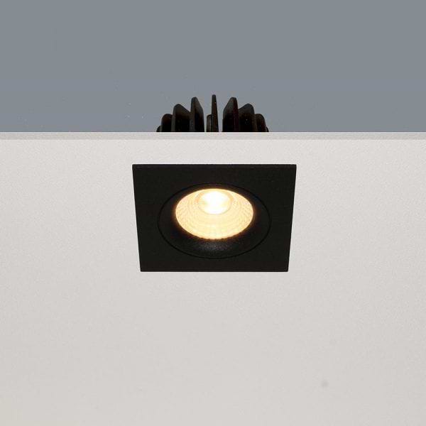 Inbouwspot badkamer en beschutte plaatsen buiten - dimbaar LED - DL - zwart vierkant dimbaar vast 8W IP44 2700K 36º - serie VENICE - ART DELIGHT. Deze badkamerspot is exclusief de benodigde driver. Deze driver kunt u direct in onze webshop erbij bestellen: Driver Tridonic 10w Dimbaar - artikelnummer 87500273. U heeft 1 driver per spot nodig. - DL 2508 BL