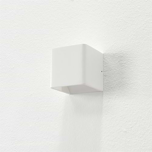 Wandlamp wit 1-lichts "Fulda" 10x10x10cm LED 6W 2700K dim to warm - ART DELIGHT. Deze stijlvolle wandlamp schijnt het licht naar boven en naar beneden op de muur. De lamp is vierkant 10 cm. De lichtbron betreft geïntegreerd LED 6W 1800-3000K 600lm. De lamp is Dim-To-Warm. Incl. driver GLP08WTR700-P. - WL FULDA-DTW WI