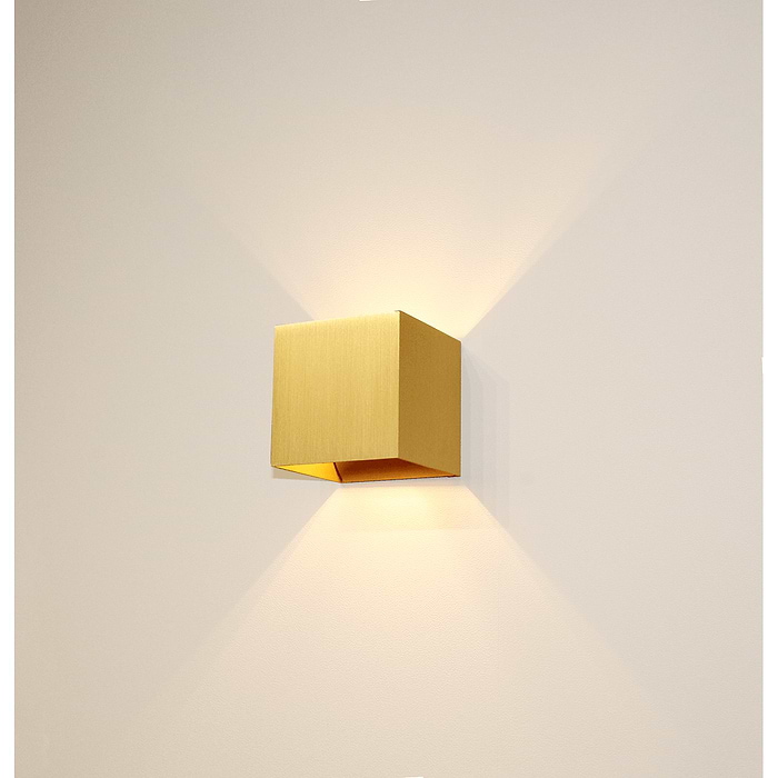 Wandlamp mat goud 1-lichts "Gymm" kubus 10x10x10cm exclusief G9 - ART DELIGHT. Prachtige vierkante wandlamp. Licht schijnt naar boven en naar beneden op de muur. - WL GYMM MG