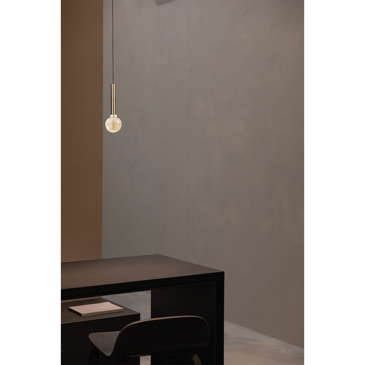 Hanglamp Tomasso 1-lichts antiek messing E27 - Ø45x250mm -  zwarte stoffen kabel 200cm - MASTERLIGHT