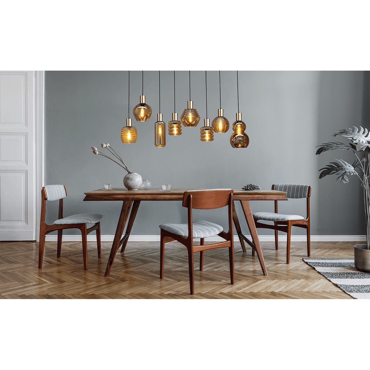 Hanglamp Bounty 8-lichts mat zwart/mat goud 130x25cm - zwart textile kabel 150cm + glas smoke - 1x1 + 1x 3 + 1x 5 + 2x 7 + 1x 8 + 1x 6 + 1x 2 - MASTERLIGHT