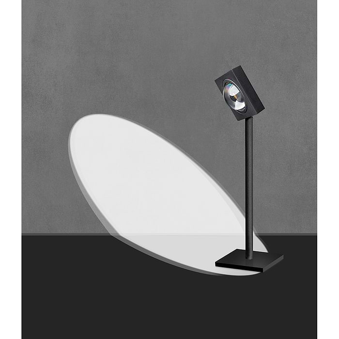 05-TL3374-30. Tafellamp Jake. Een verstelbare stoere zwarte tafellamp waarmee je ergens een mooi lichtspot op kunt richten. In de serie Jake van het merk ETH bevindt zich ook een vloerlamp. Zoek naar 'Jake' in het zoekveld op onze website.