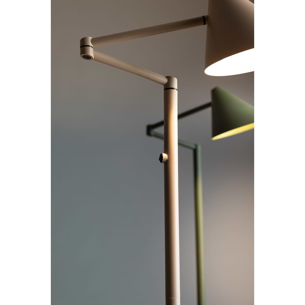 05-TL3248-33. Moderne verstelbare tafellamp Marvis