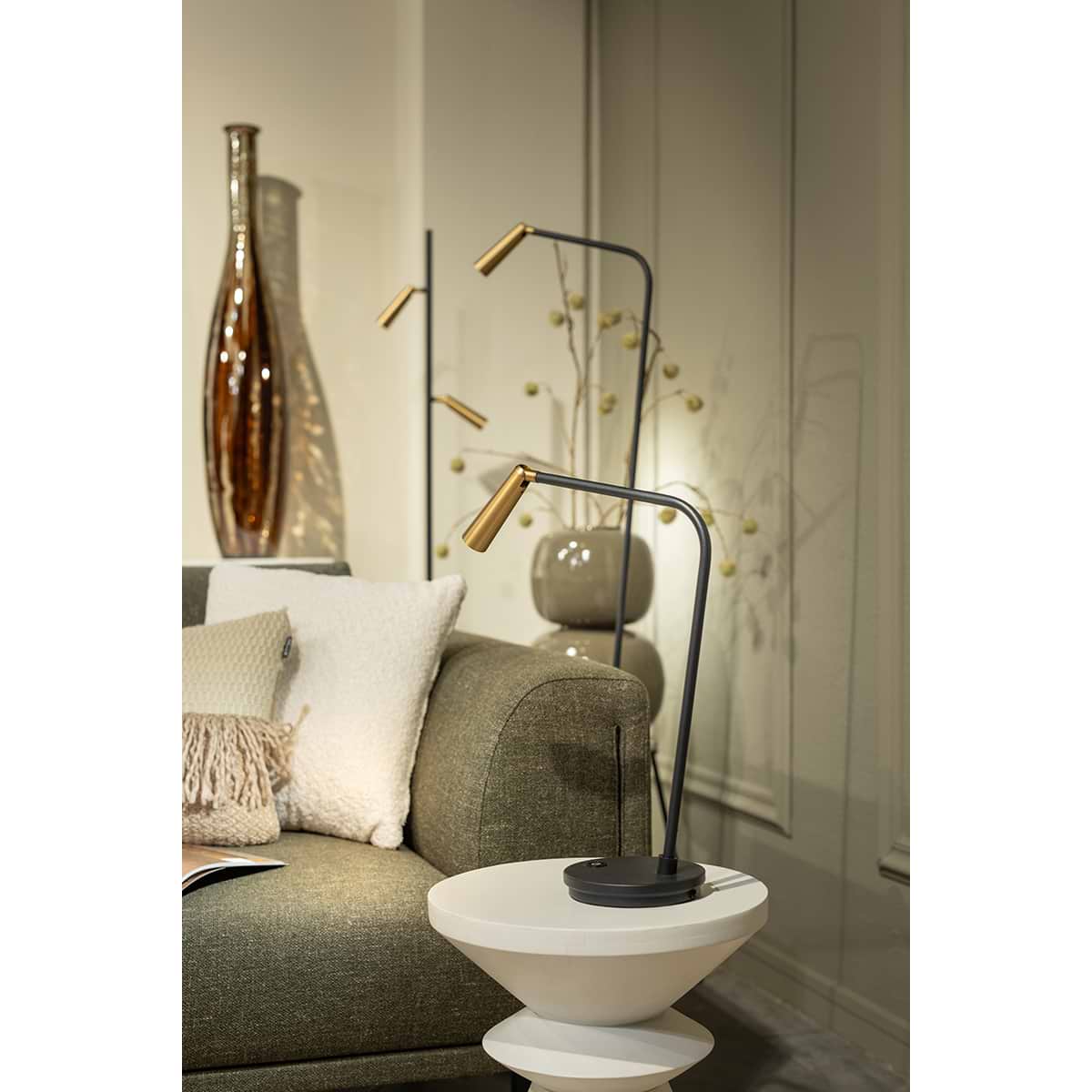 zwart/goud. Geïntegreerd LED. Serie Barry - ETH. Deze spot plafondlamp is dimbaar met een externe wanddimmer. In de Barry serie van ETH bevinden zich ook plafondspots met 1