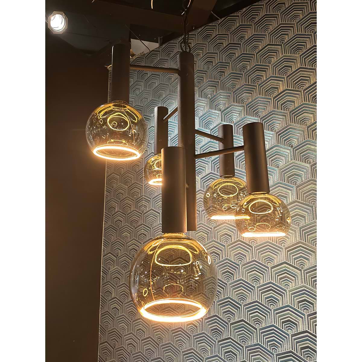 Exclusieve hanglamp Escale-LB045/5+1 van Leclercq en Bouwman. Armatuur textured-black zwart. 5-lichts plus 1 LED spot