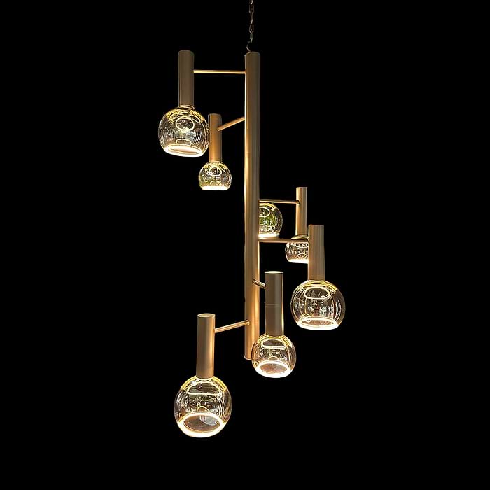 hoogte 80 cm. Deze exclusieve hanglamp serie Escale is als 5-lichts en als 7-lichts uitvoering verkrijgbaar in de armatuur kleuren zwart