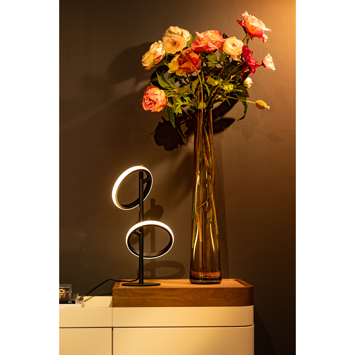 Moderne tafellamp Jaimy met twee led lichtringen. Serie Jaimy