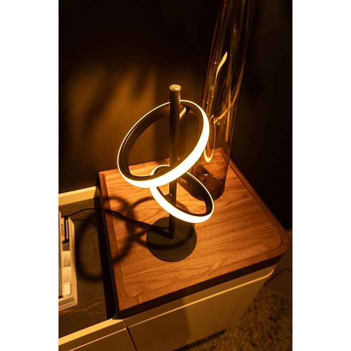 Moderne tafellamp Jaimy met twee led lichtringen. Serie Jaimy