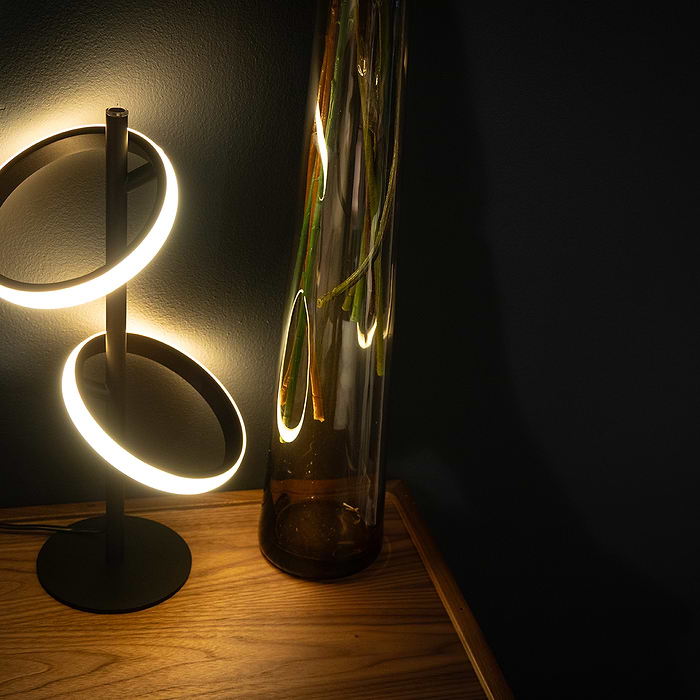 Moderne tafellamp Jaimy met twee led lichtringen. Serie Jaimy