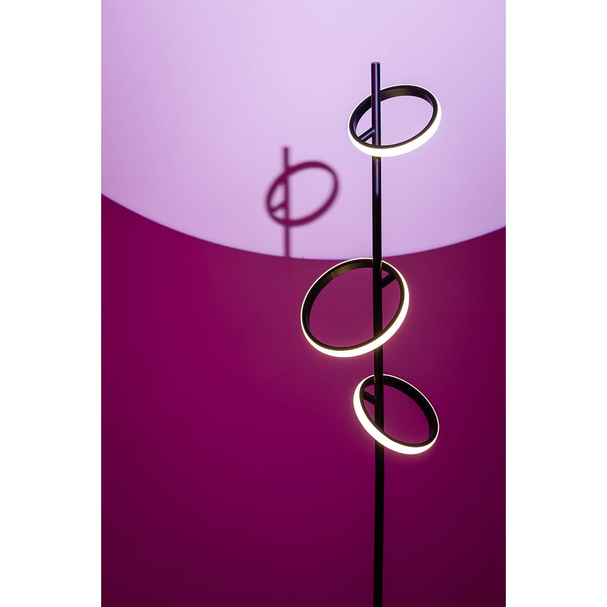 Moderne vloerlamp Jaimy met drie led lichtringen. Serie Jaimy
