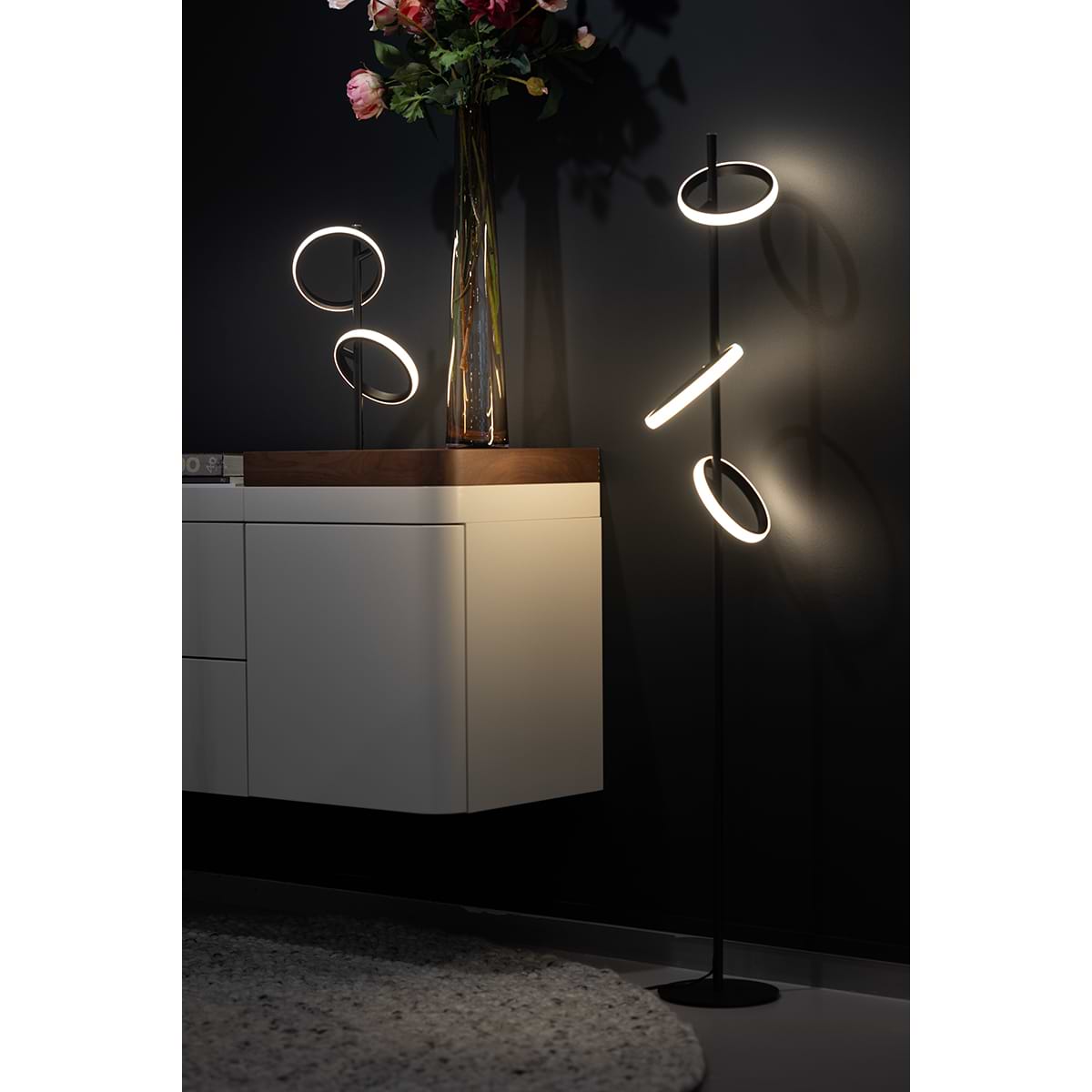 Moderne vloerlamp Jaimy met drie led lichtringen. Serie Jaimy