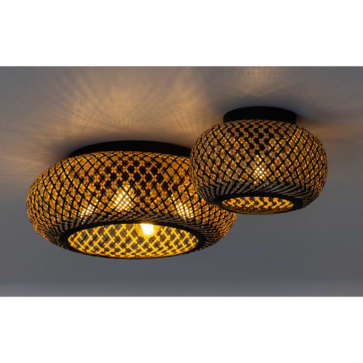 Sfeervolle gevlochten houten plafondlamp Otis. Diameter 30 cm. Serie Otis
