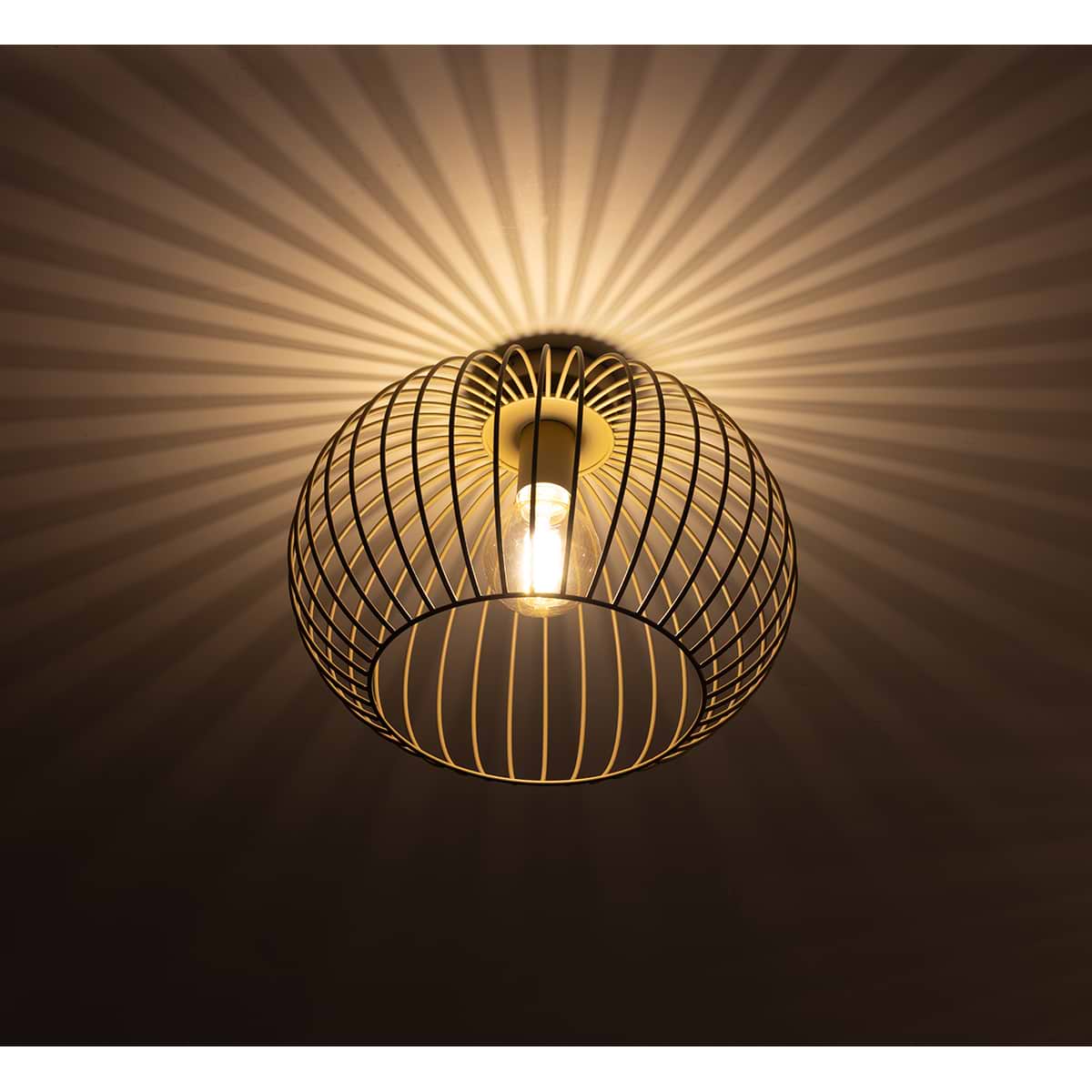 50 cm. Zoek op onze website naar 'Wire Sand'. In deze serie zijn ook hanglampen verkrijgbaar.