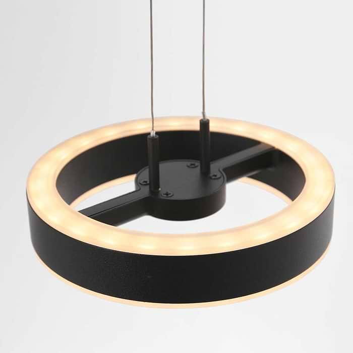 Moderne design hanglamp. Ideale hanglamp boven kookeiland. De lamp is in hoogte verstelbaar, heeft een ingebouwde LED lichtbron en is dimbaar via een externe wand dimmer/schakelaar. De lamp geeft warm wit licht. 3500ZW Steinhauer.