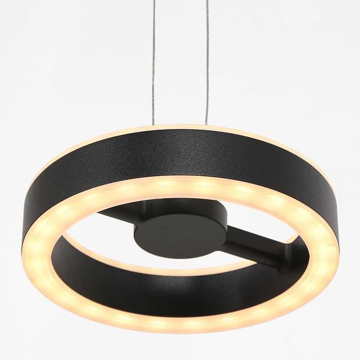 Moderne design hanglamp. Ideale hanglamp boven kookeiland. De lamp is in hoogte verstelbaar, heeft een ingebouwde LED lichtbron en is dimbaar via een externe wand dimmer/schakelaar. De lamp geeft warm wit licht. 3500ZW Steinhauer.