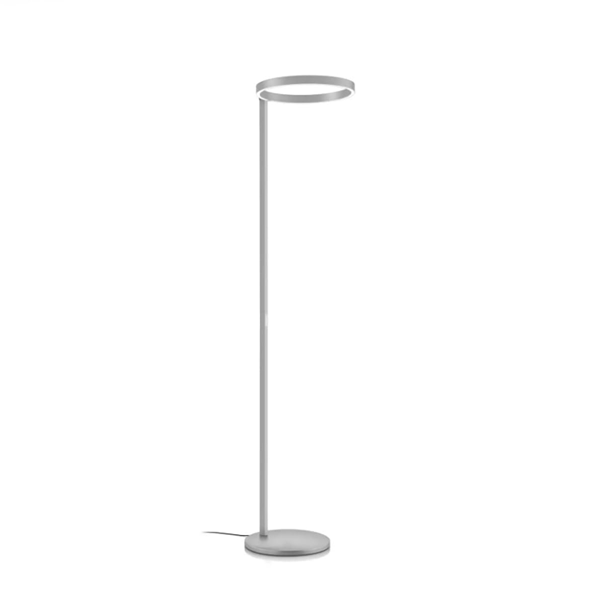 Moderne vloerlamp, leeslamp, 41.983.05, van de Duitse fabrikant Knapstein. Direct en indirect licht. Het boven en het onder licht is apart, met twee gebarenbedieningen, in te stellen. De ringreflektor is kiepbaar. Geheugenfunctie. Alle lampen van Knapstein zijn van zeer degelijke kwaliteit. Voor meer opties uit de serie: LANA, kunt u de zoekfunctie gebruiken op onze site. Dan ziet u welke andere opties er binnen de serie zijn. Kleur: nikkel mat. Aantal lichtpunten: 2. Lichtbron: inclusief. Breedte in mm: 400. Lengte/diepte in mm: 530.