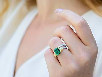 Green Emerald and Yellow Diamond Side Stones