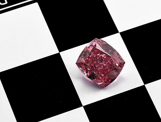 The Stunning Tale of the 3.16ct Fancy Vivid Pink Argyle Diamond | Leibish