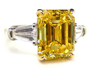 5.01 ct Fancy Vivid Yellow