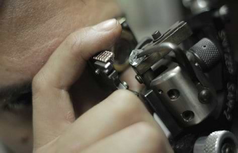 Diamond cutter viewing the rough during the c