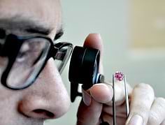 Shmulik Polnauer louping the 1.68ct Prosperit